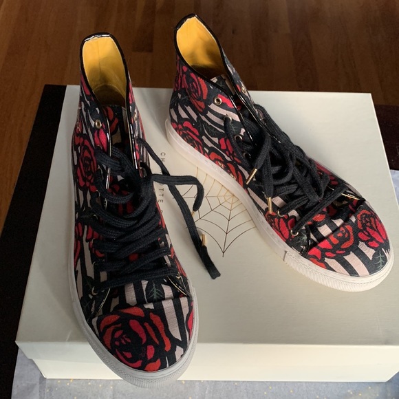 🎉Host Pick✨Charlotte Olympia Multicolor/Rose Print Canvas HighTop Sneakers SZ38 - Picture 9 of 14